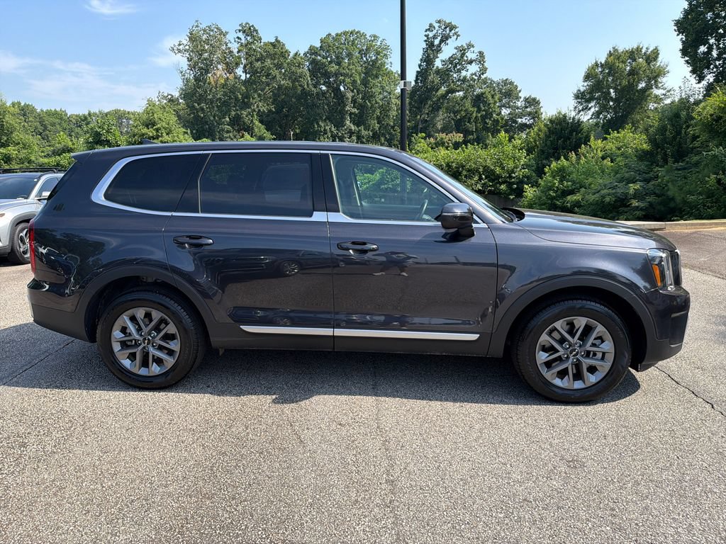 Used 2025 Kia Telluride LX FWD image 8