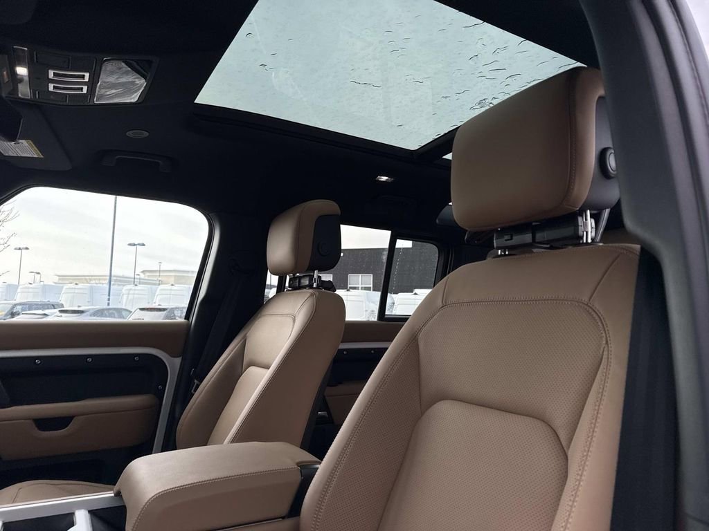 New 2026 Land Rover Defender 110 X-Dynamic SE image 19