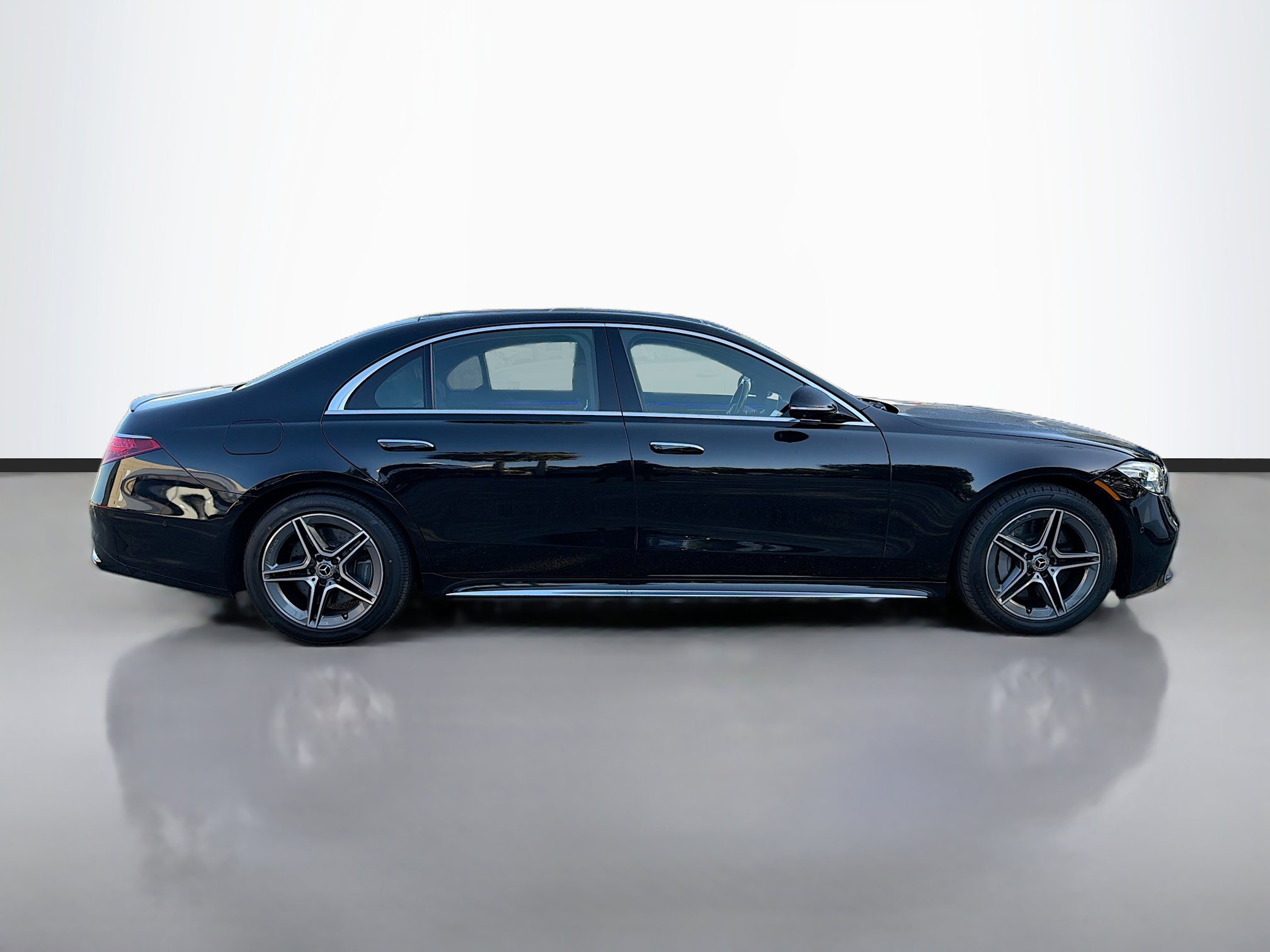 Used 2021 Mercedes-Benz S 580 4MATIC Sedan image 2