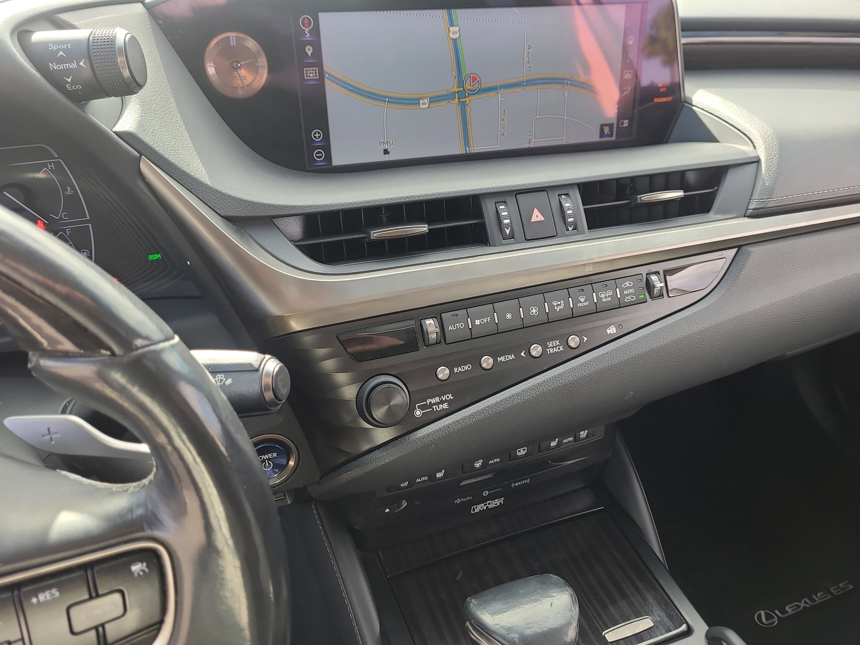 Used 2019 Lexus ES 300h w/ Accessory Package 2 image 18