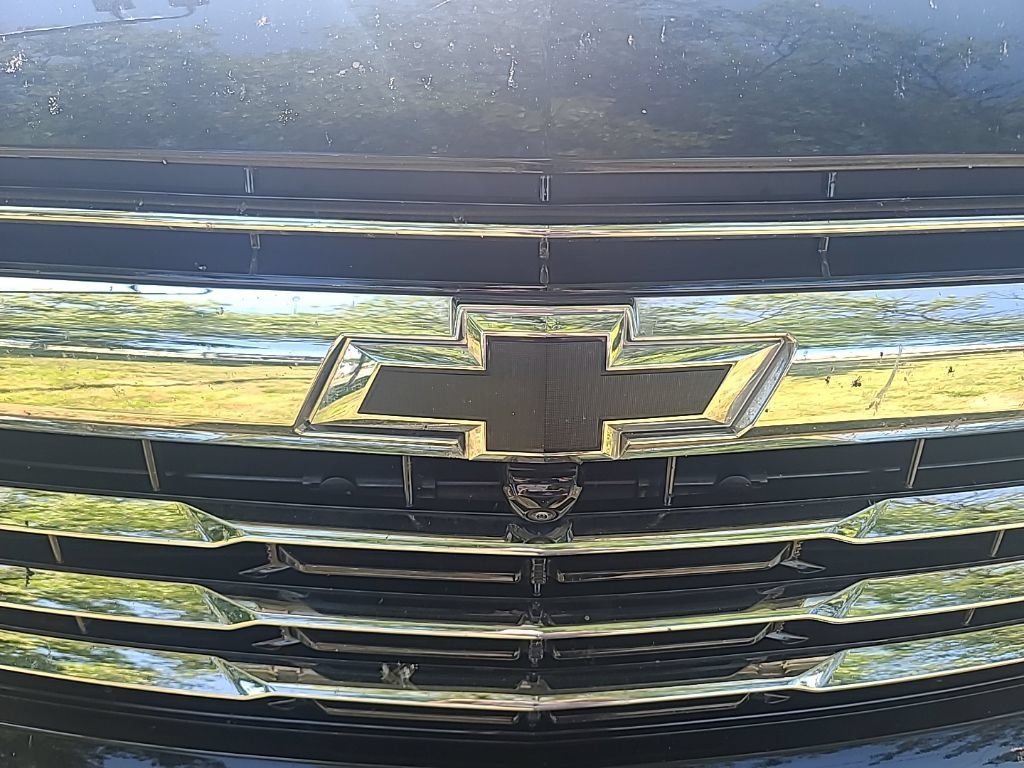 Used 2025 Chevrolet Suburban LT w/ Comfort Package AWD/4WD image 2