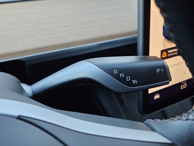 Used 2023 Tesla Model 3 Standard Range image 12