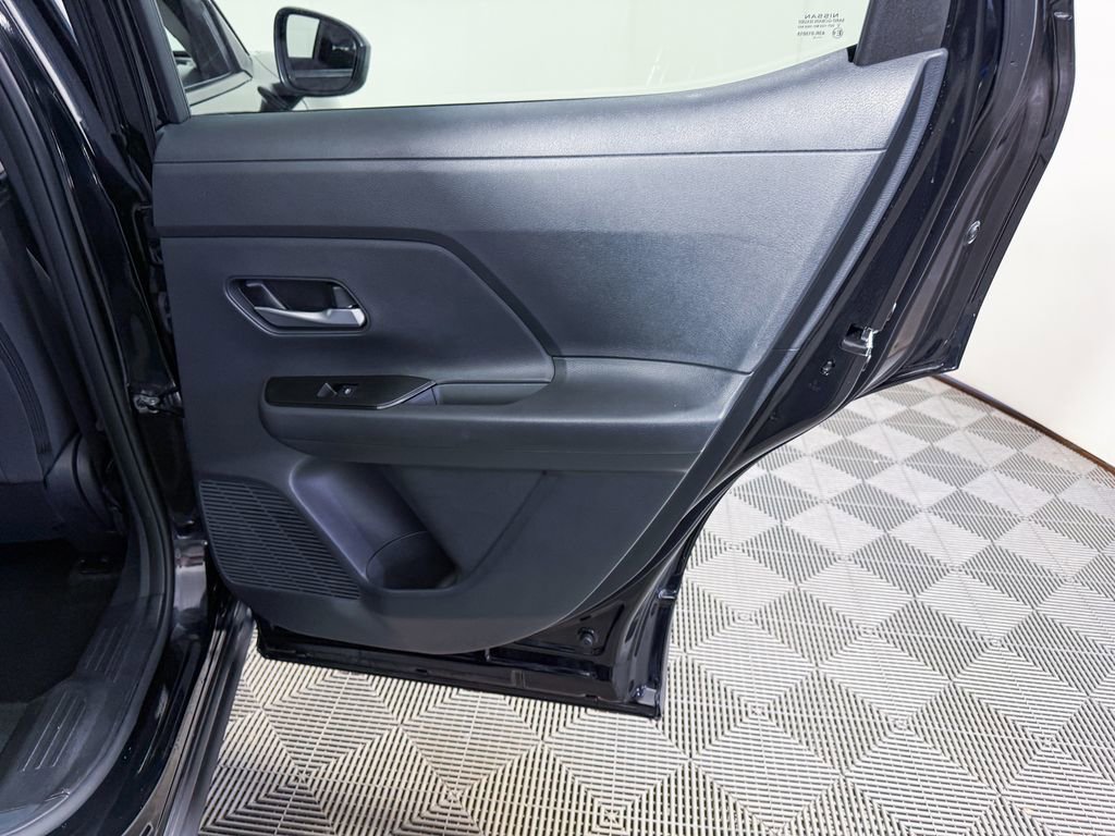 Certified 2025 Nissan Kicks SV image 40