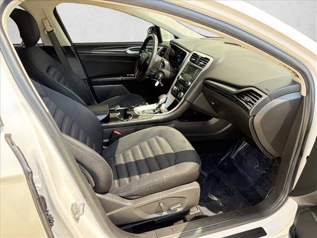 Used 2015 Ford Fusion SE w/ Equipment Group 201A FWD image 16