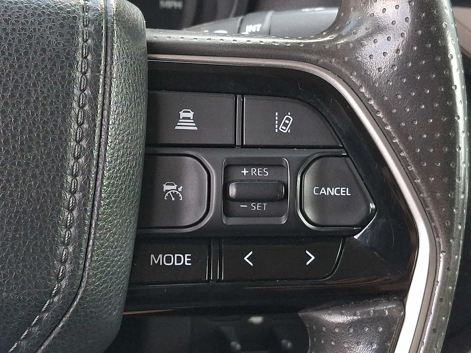 Used 2022 Toyota Tundra SR5 w/ SR5 Convenience Package AWD/4WD image 17