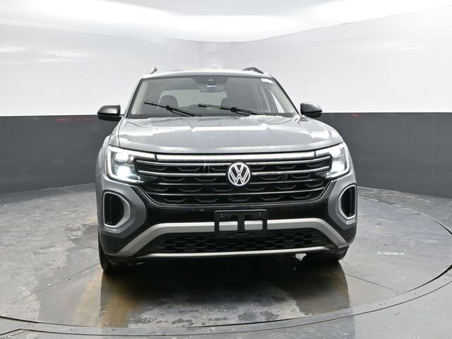 Used 2024 Volkswagen Atlas Peak Edition SEL image 2