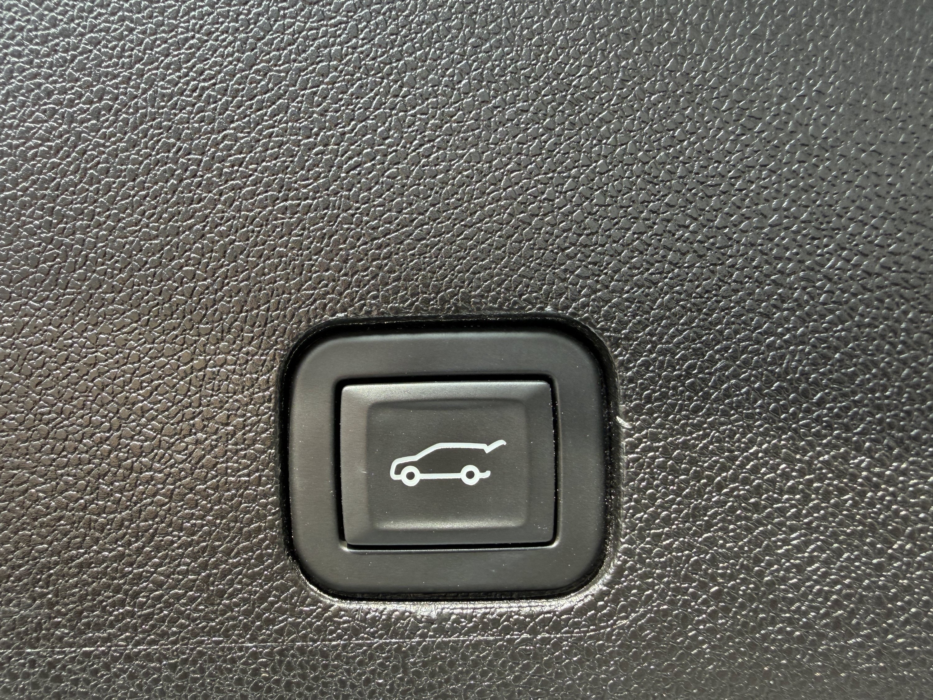 Used 2024 Cadillac XT6 Sport w/ LPO, Floor Liner Package AWD/4WD image 23