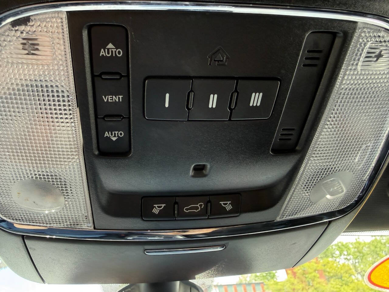 Used 2018 Jeep Grand Cherokee Altitude AWD/4WD image 27
