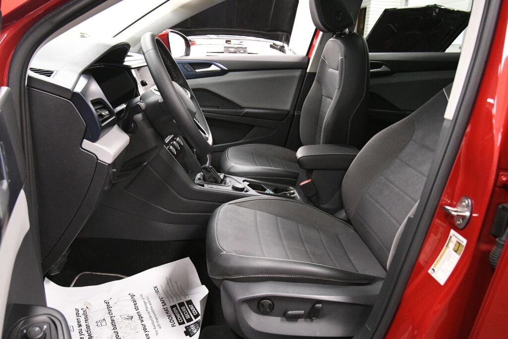 Used 2023 Volkswagen Taos SE w/ Panoramic Sunroof Package AWD/4WD image 10