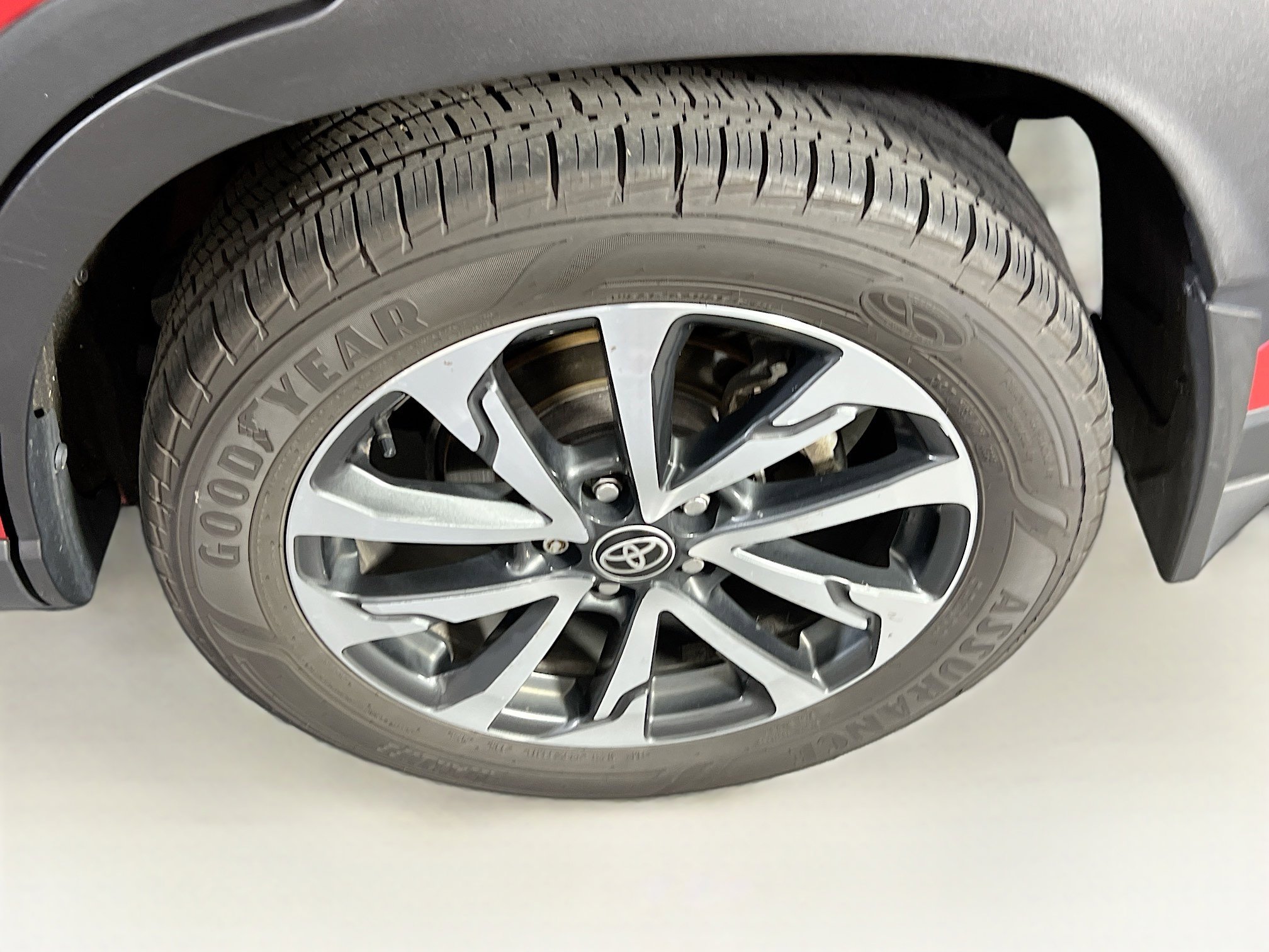 Used 2022 Toyota Corolla Cross XLE w/ Convenience Package AWD/4WD image 30