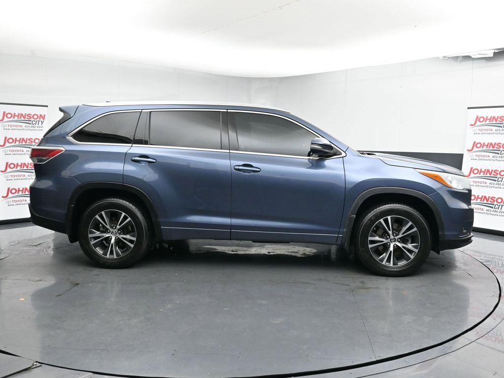 Used 2016 Toyota Highlander XLE image 9