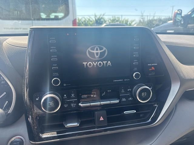 Used 2021 Toyota Highlander XLE AWD/4WD image 20