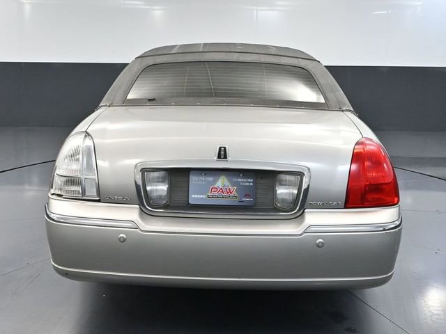 Used 2004 Lincoln Town Car Ultimate RWD image 5