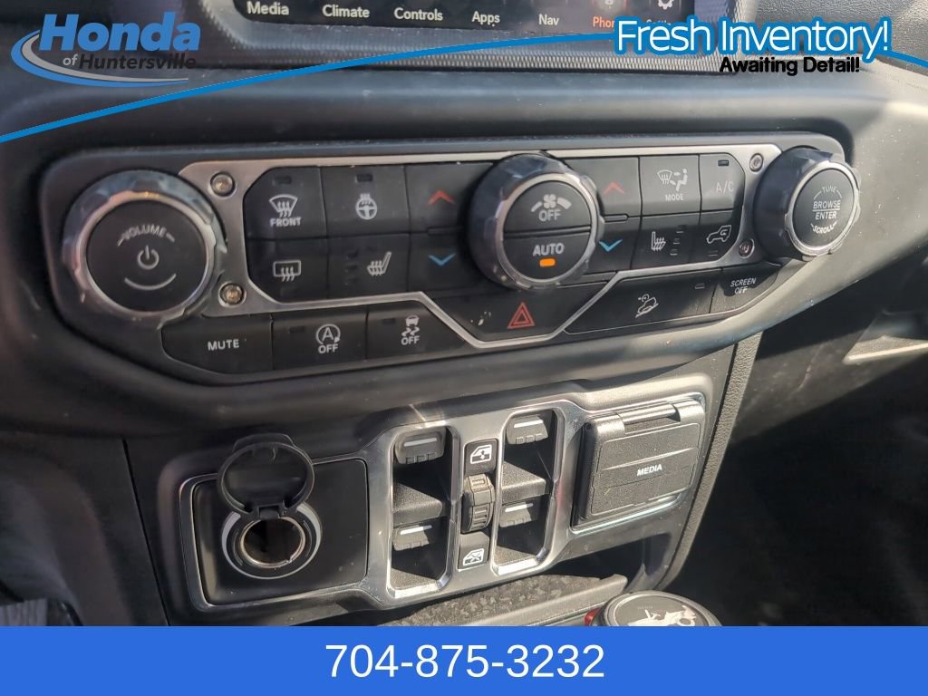 Used 2020 Jeep Wrangler Unlimited Sahara image 25