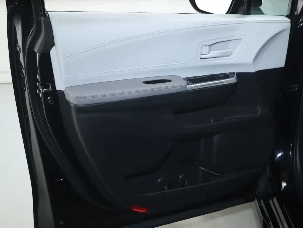 Certified 2026 Toyota Sienna LE AWD/4WD image 15