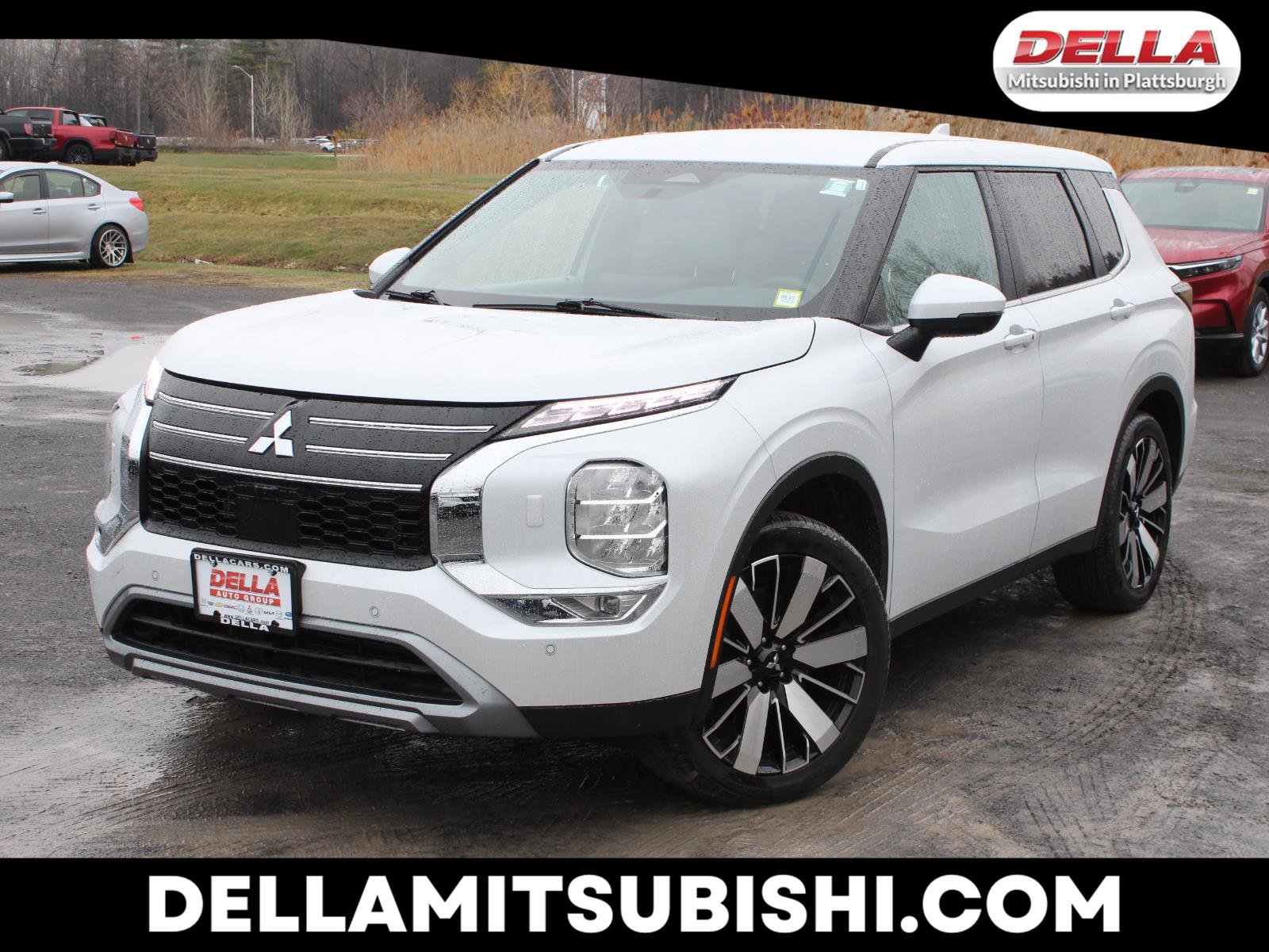 Used 2025 Mitsubishi Outlander SE AWD/4WD image 1