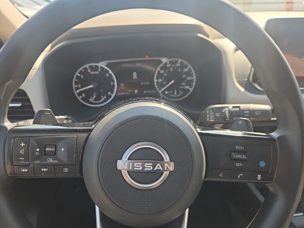 Used 2023 Nissan Rogue SV image 12