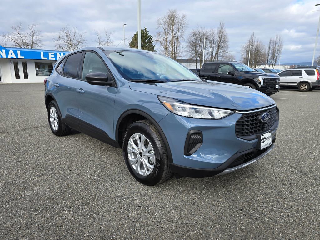 Used 2025 Ford Escape Active w/ Active Premium Tech Pack image 3