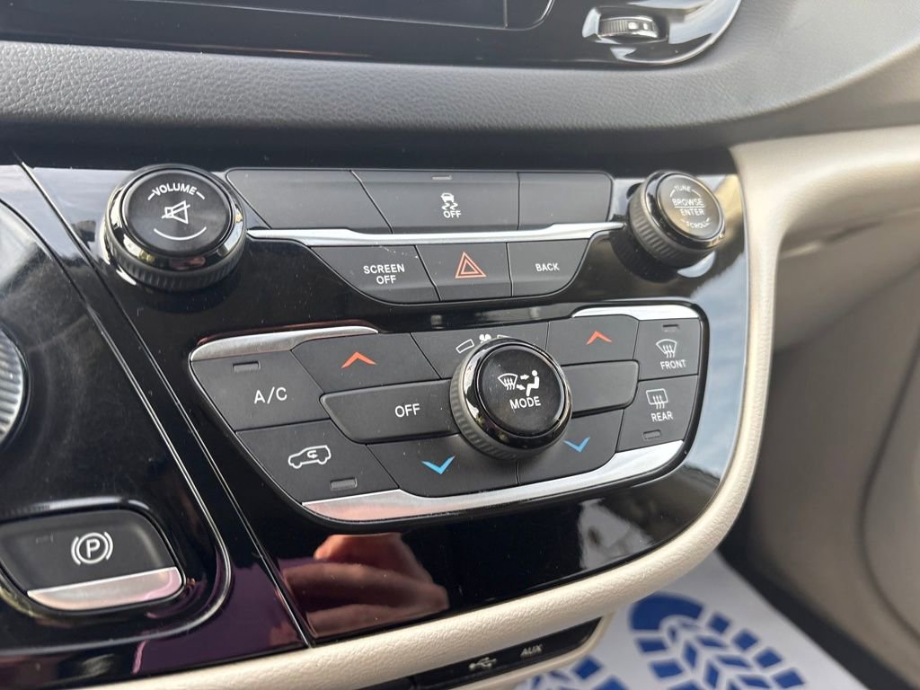 Used 2017 Chrysler Pacifica Touring image 36