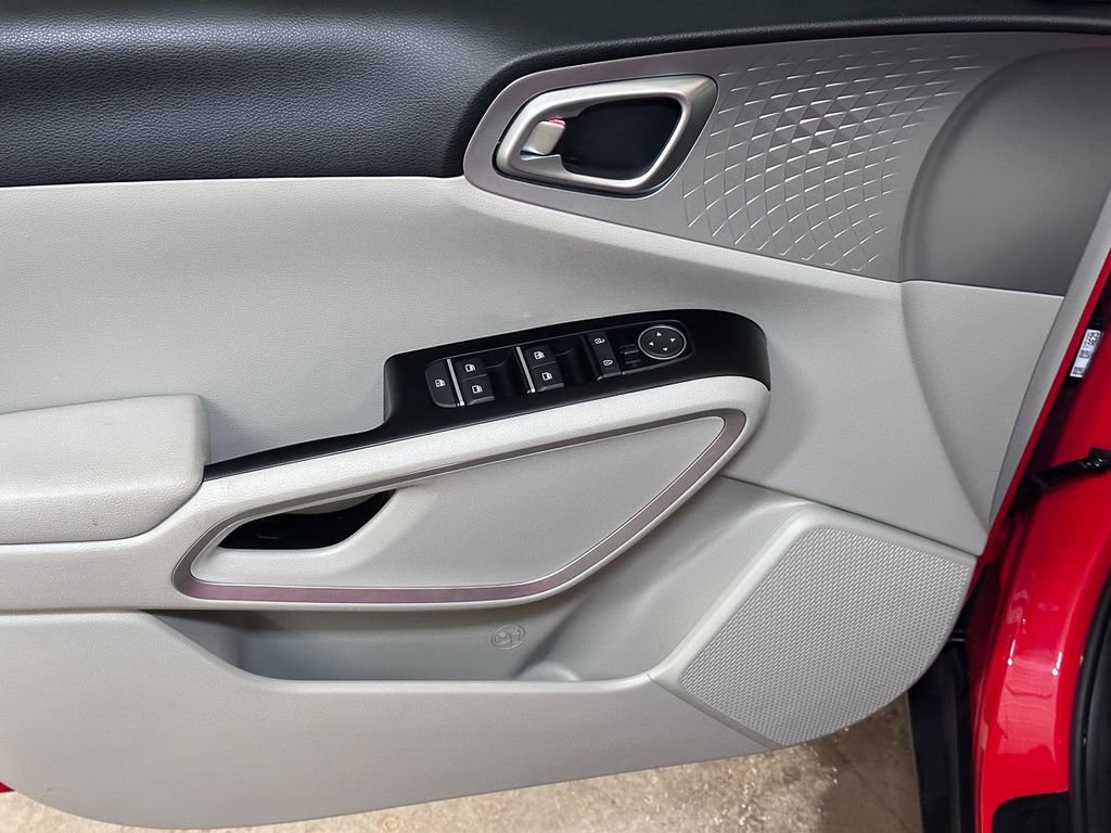 Used 2023 Kia Soul LX w/ LX Technology Package image 21