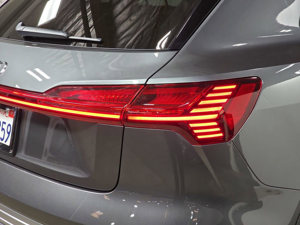 Used 2019 Audi e-tron Prestige w/ Prestige Package AWD/4WD image 30