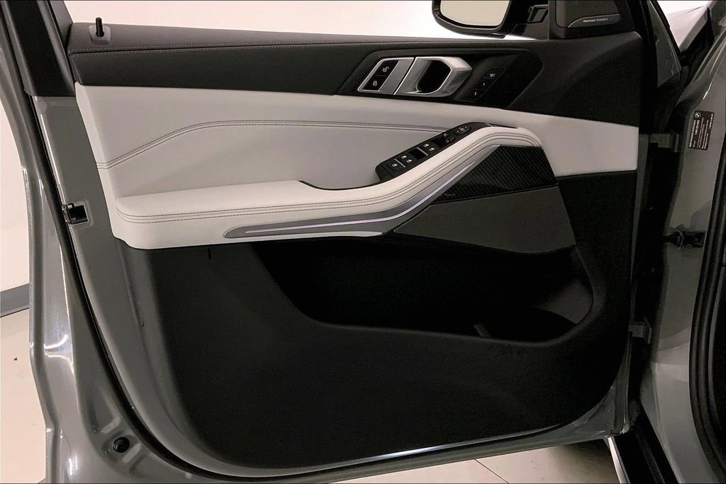 Certified 2025 BMW X5 xDrive40i w/ Parking Assistance Package image 24