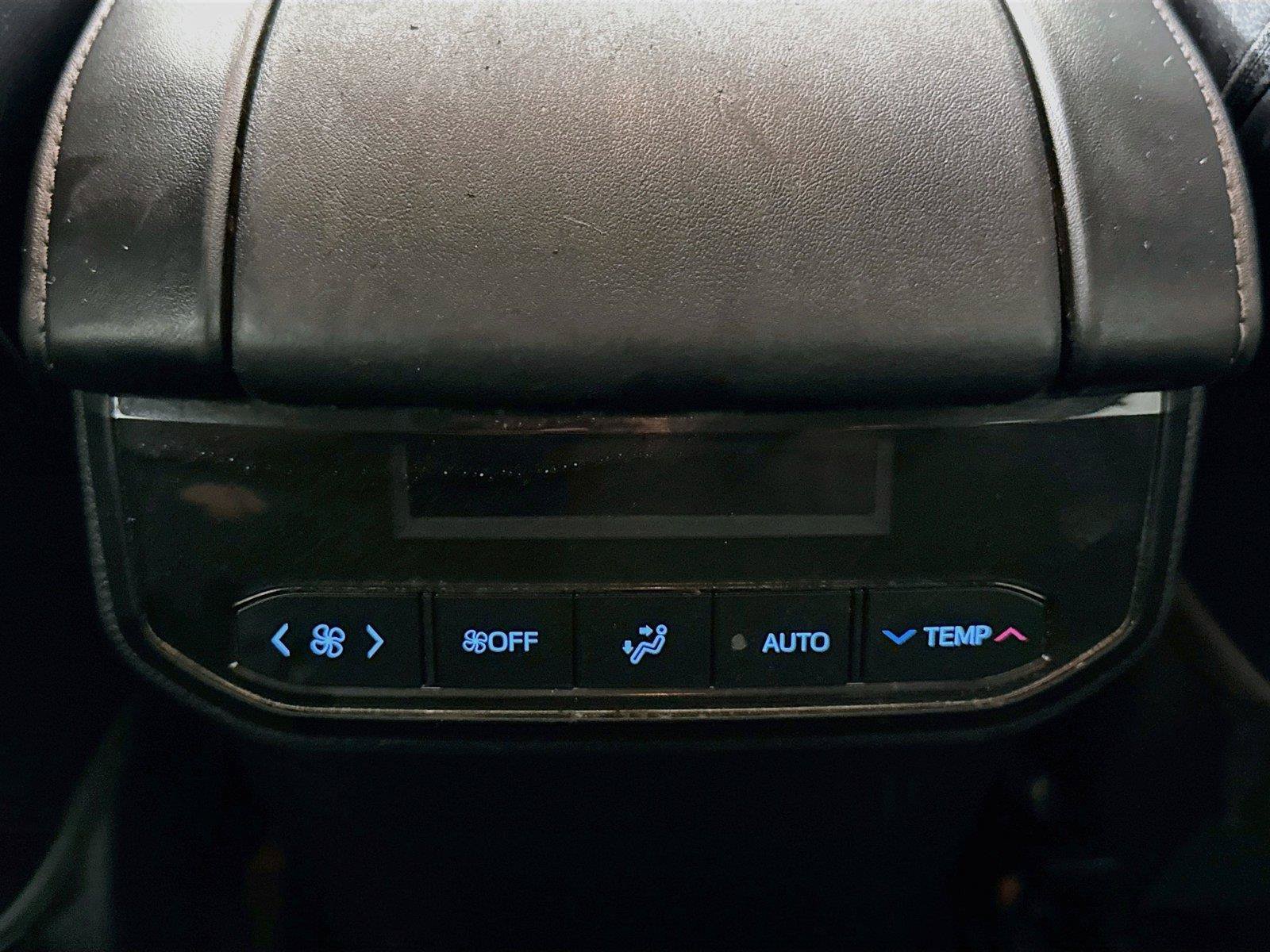 Used 2022 Toyota Highlander XLE AWD/4WD image 36