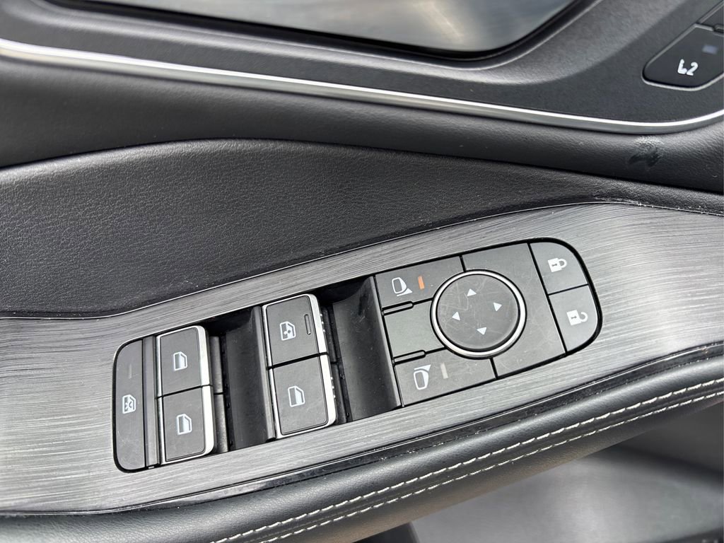 Certified 2025 Nissan Rogue Platinum image 38