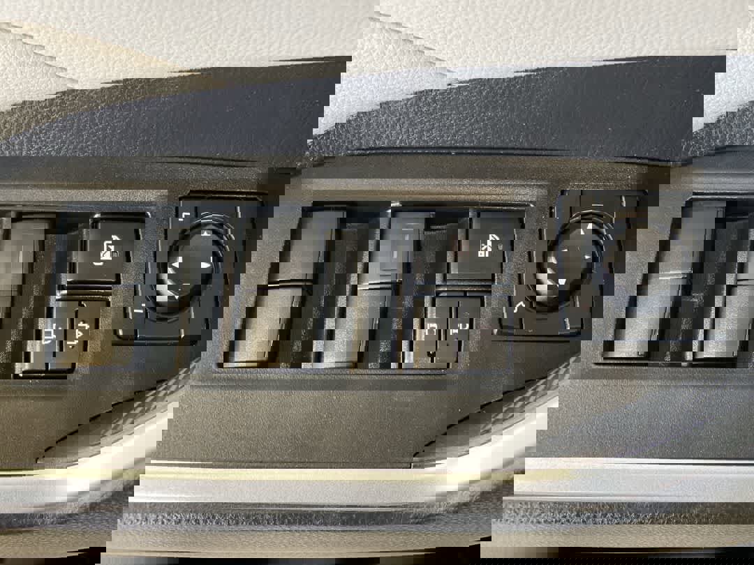 Used 2021 Toyota RAV4 XLE w/ Convenience Package image 16