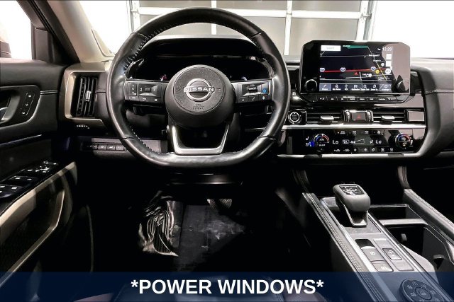 Used 2023 Nissan Pathfinder Platinum AWD/4WD image 11