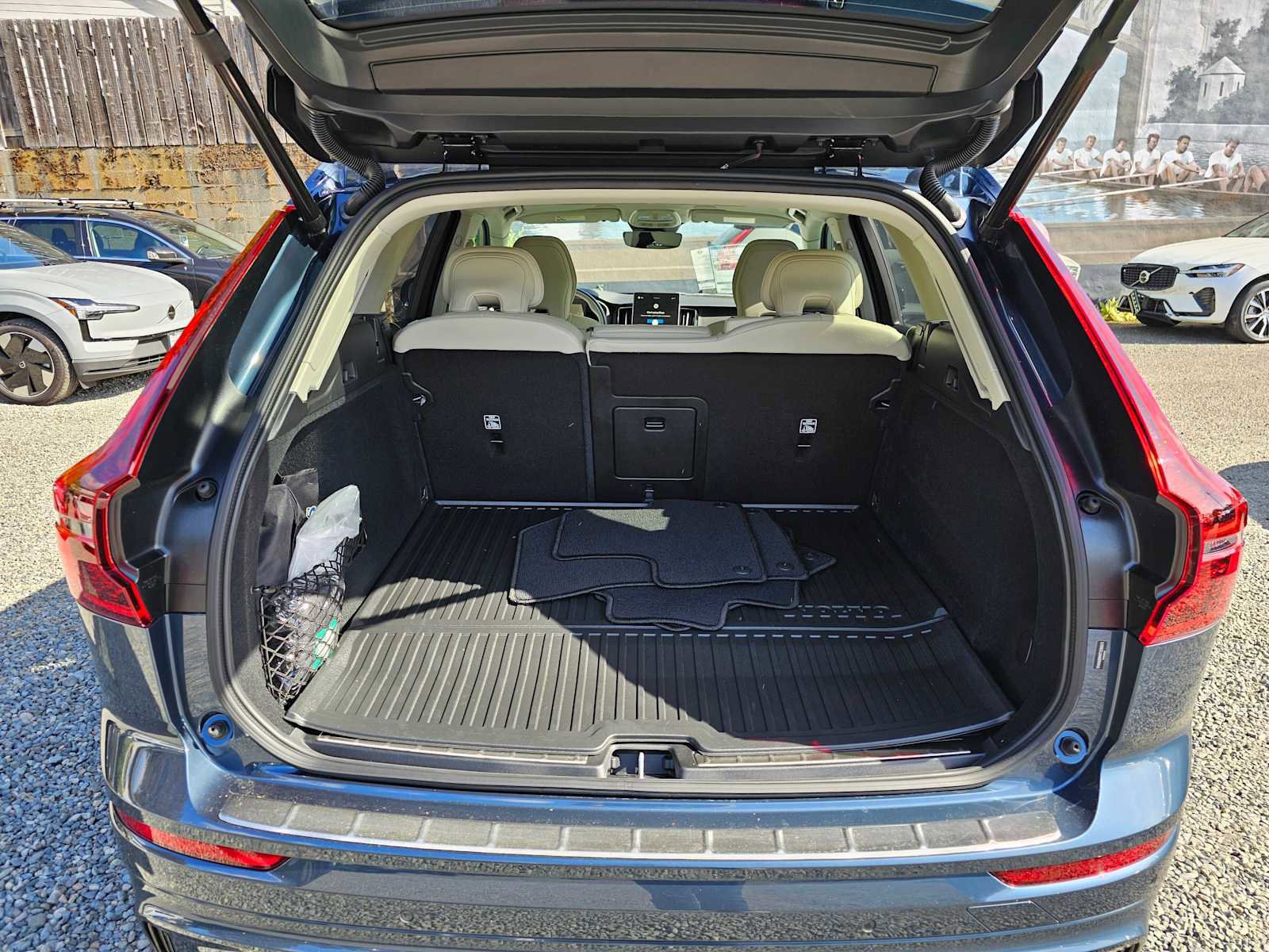 New 2026 Volvo XC60 T8 Ultra w/ Protection Package Premier image 16