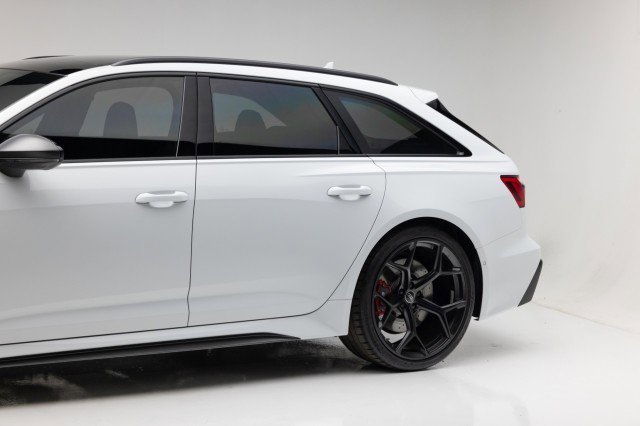 Used 2024 Audi RS 6 performance w/ Matte Carbon Package image 29