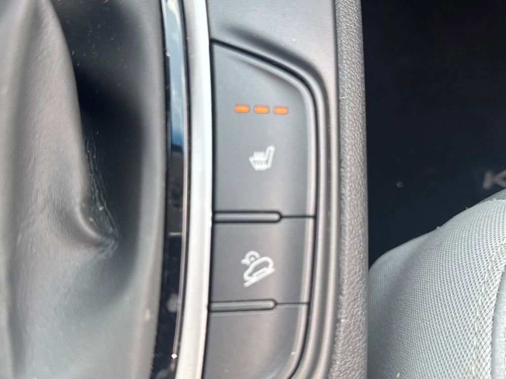 Used 2021 Hyundai Kona Limited w/ Cargo Package image 23