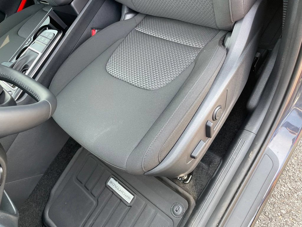 New 2026 Kia Sportage LX w/ LX Convenience Package FWD image 23