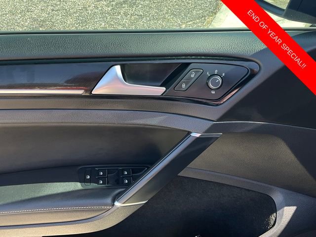 Used 2017 Volkswagen Golf R 4-Door image 12