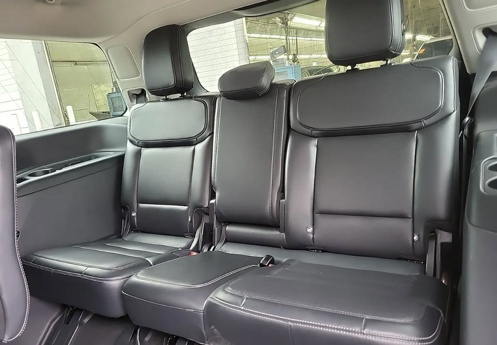 Used 2025 Ford Expedition Platinum AWD/4WD image 8