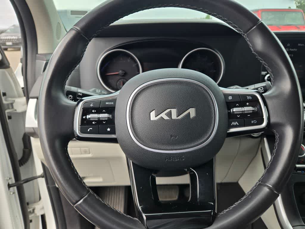 Used 2024 Kia Carnival LX FWD image 22