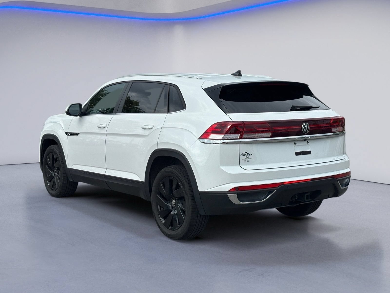 Used 2026 Volkswagen Atlas Cross Sport SE w/ Black Wheel Package FWD image 6