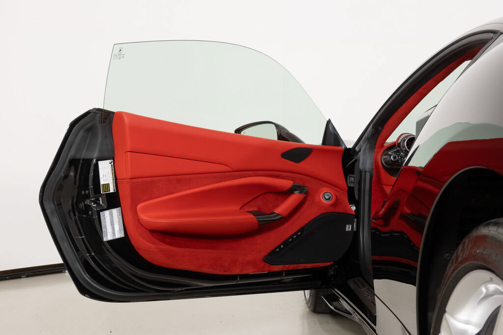 Used 2022 Ferrari F8 Tributo RWD image 32