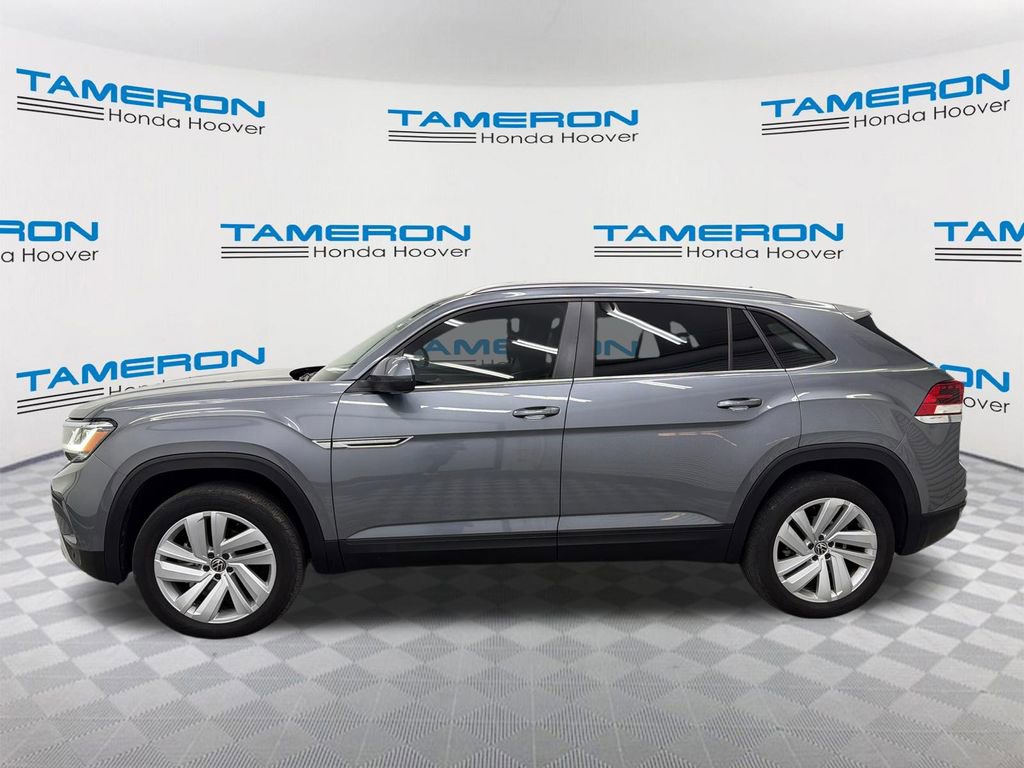 Used 2022 Volkswagen Atlas Cross Sport SE w/ Panoramic Sunroof Package image 2