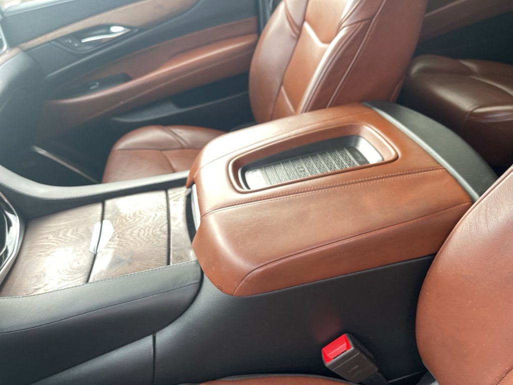 Used 2019 Cadillac Escalade ESV Luxury w/ LPO, Escalade Noir Package image 17