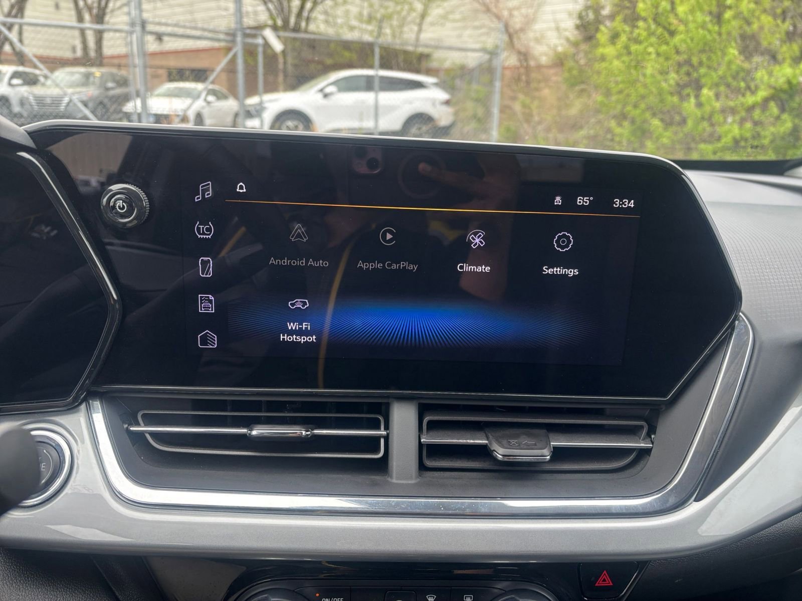 Used 2025 Chevrolet Trax LT w/ LT Convenience Package image 20