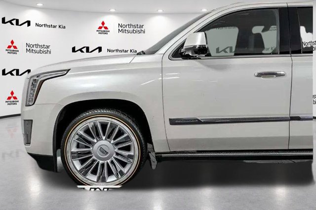 Used 2015 Cadillac Escalade ESV Platinum AWD/4WD image 26
