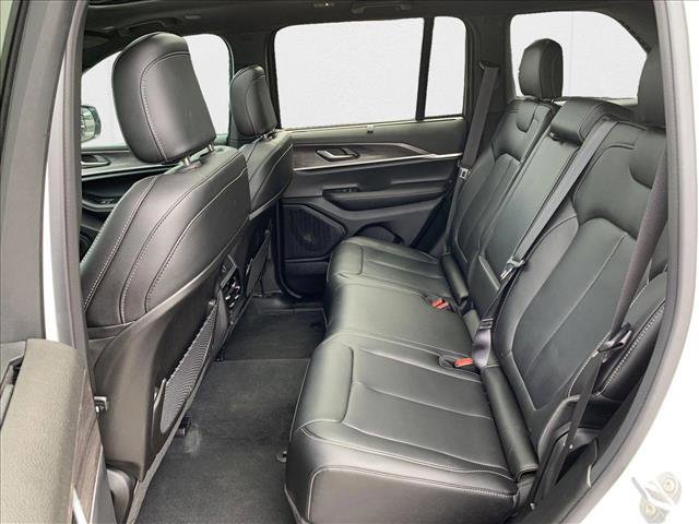 New 2025 Jeep Grand Cherokee Limited w/ Luxury Tech Group II image 20