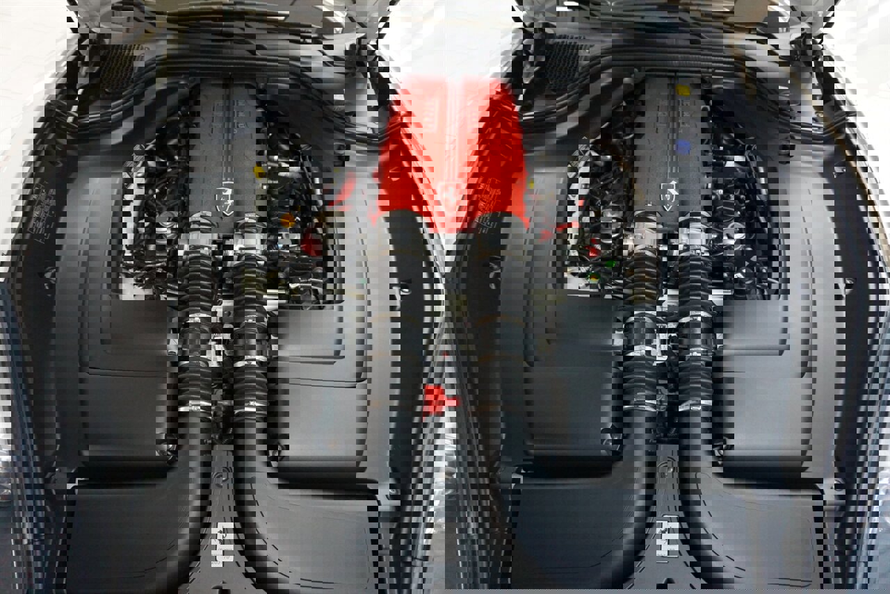 Used 2014 Ferrari California image 6