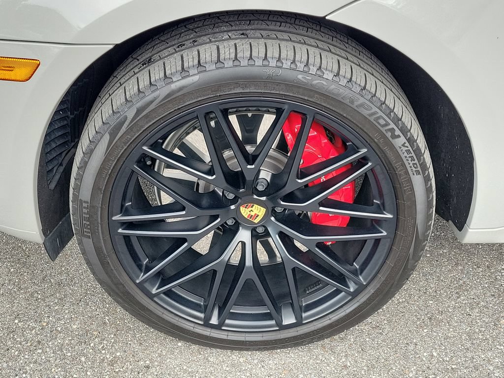 Certified 2024 Porsche Macan GTS AWD/4WD image 12