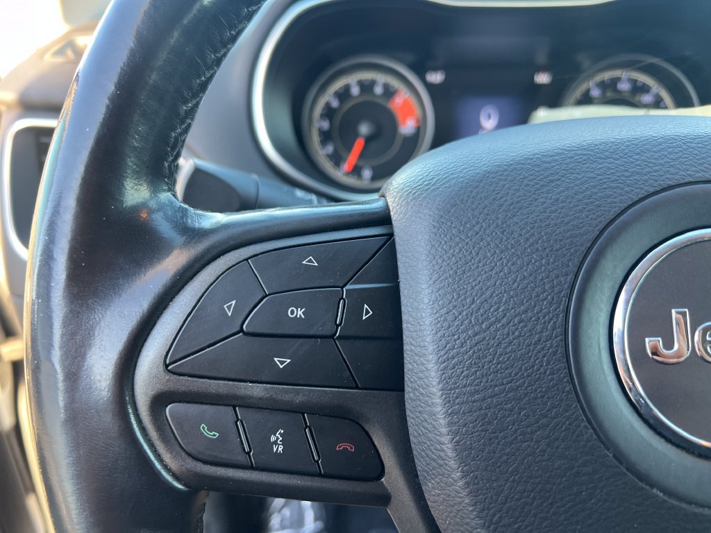 Used 2020 Jeep Cherokee Trailhawk w/ Comfort/Convenience Group AWD/4WD image 15