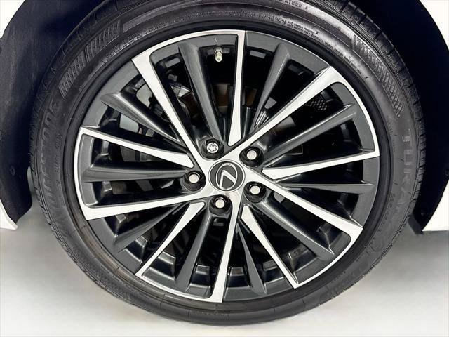 Certified 2025 Lexus ES 300h w/ Premium Package FWD image 33