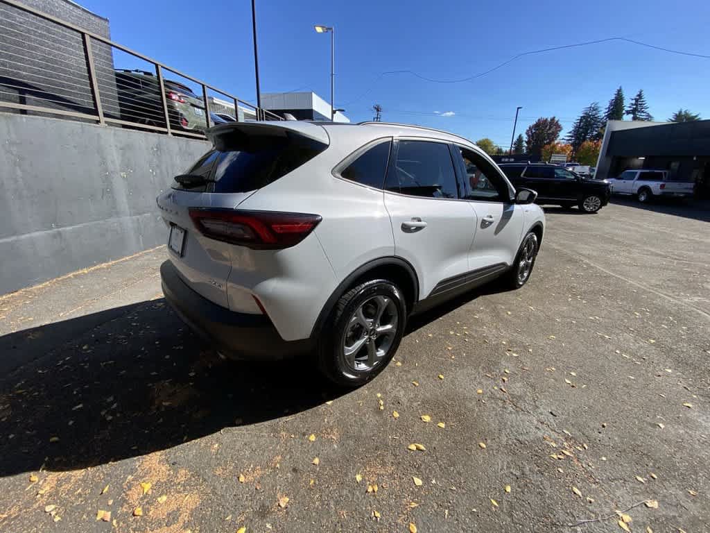 Used 2025 Ford Escape ST-Line Select AWD/4WD image 6