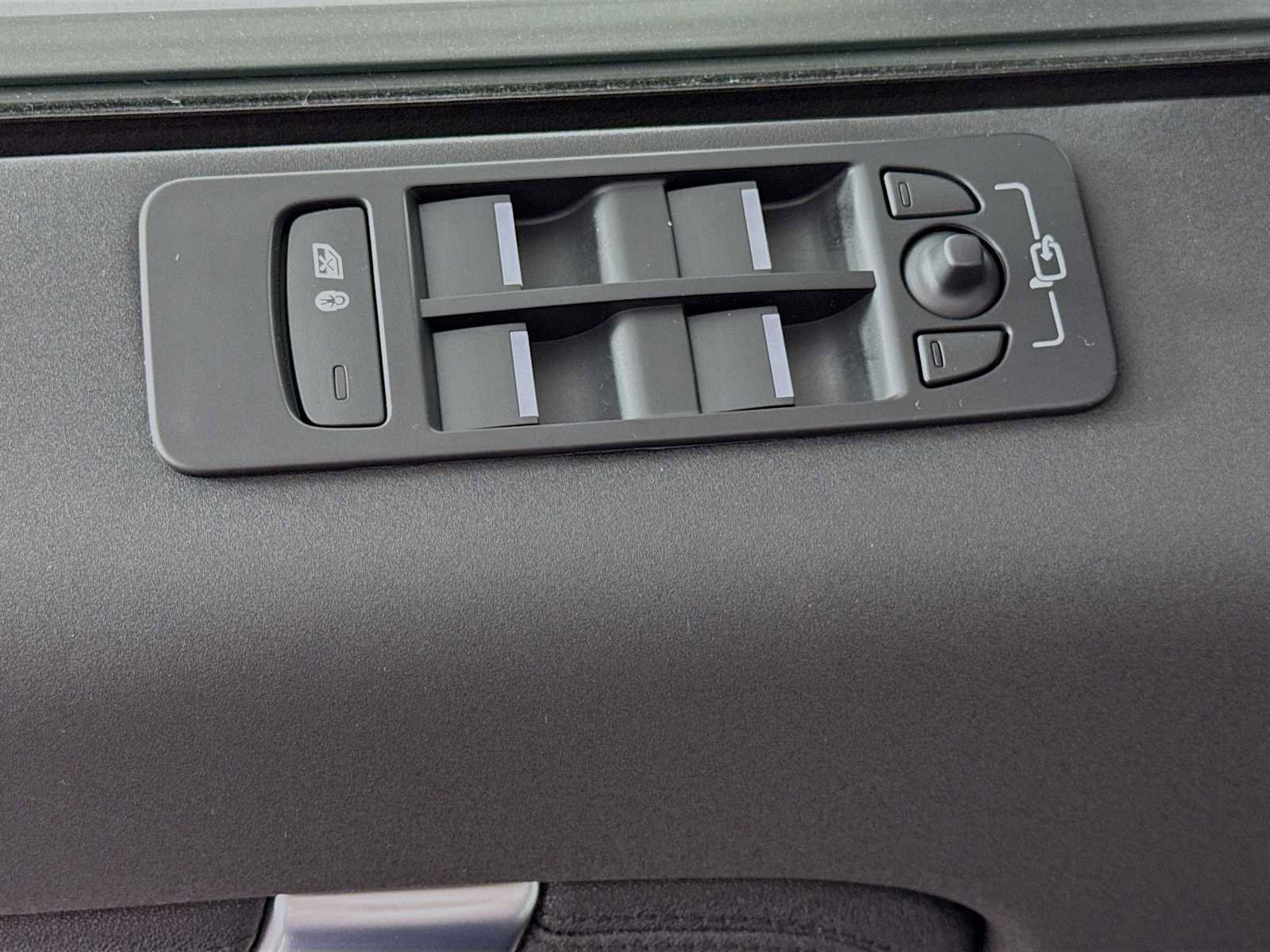 Used 2024 Land Rover Discovery Sport S image 19